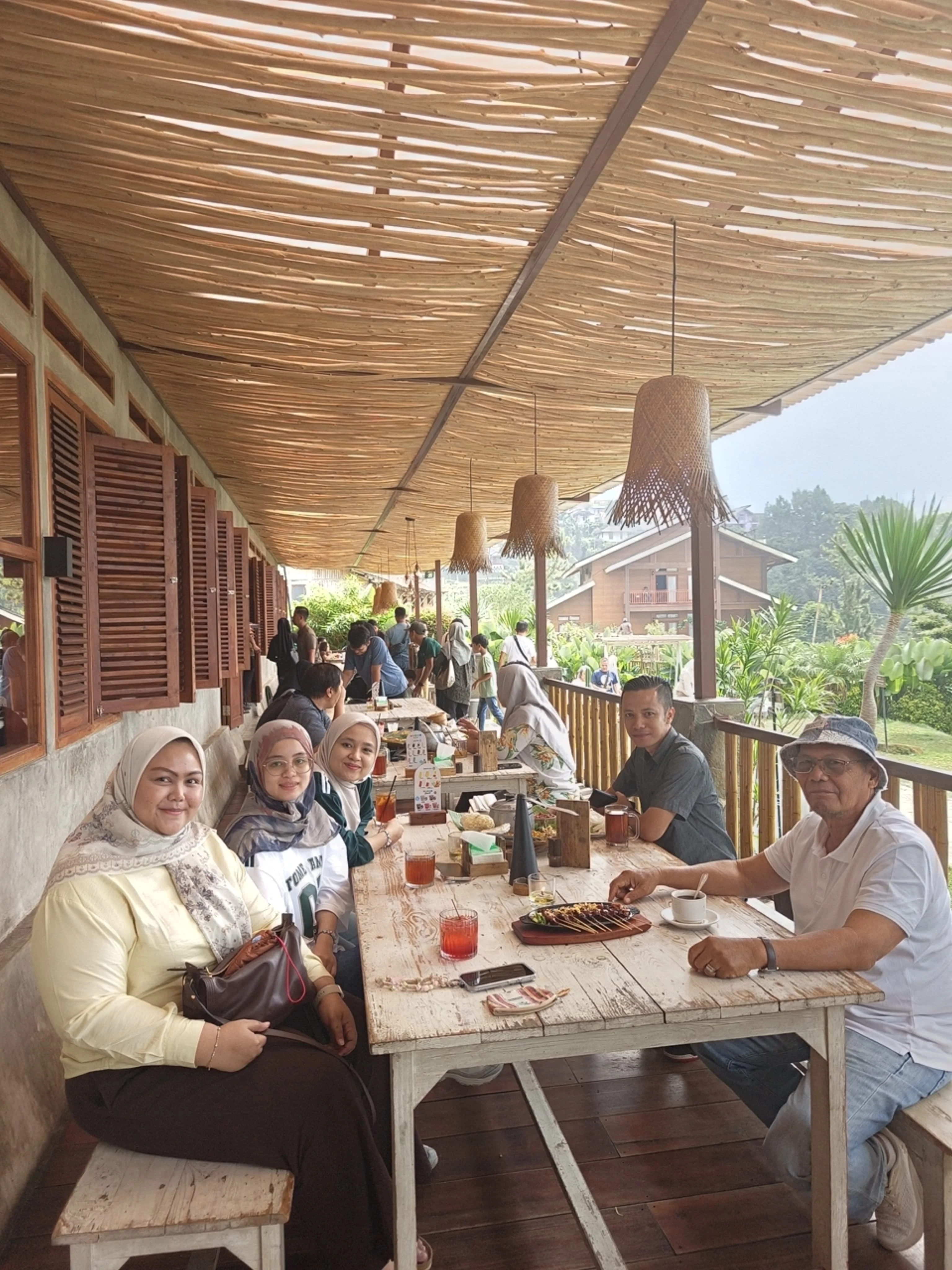 Foto Galeri WISATA Firdaus Rental Mobil